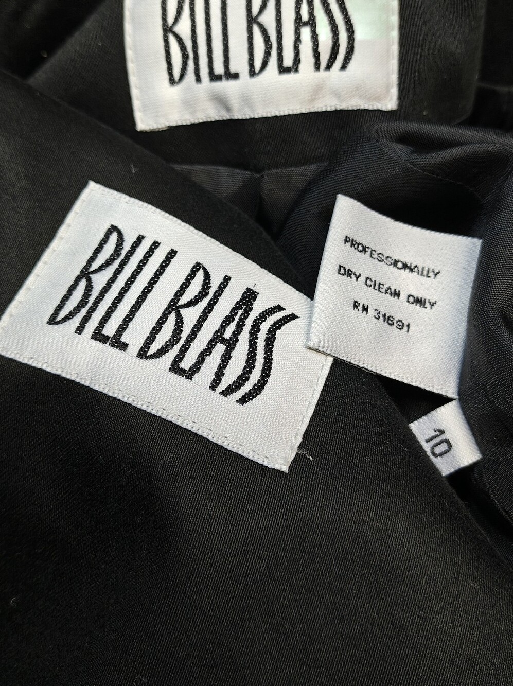DESIGNER BILL BLASS "SPY vs SPY" TRENCH COAT - Picture 7 of 7